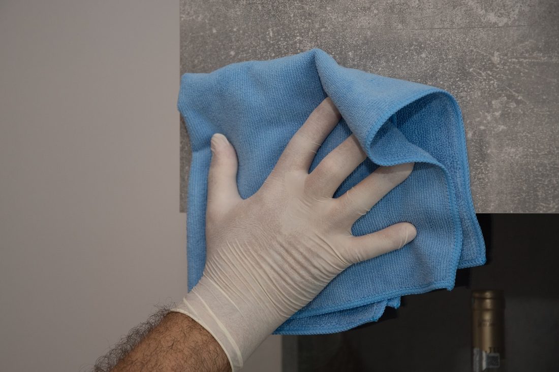 Blaues Reinigungstuch für Einrichtungsgegenstände